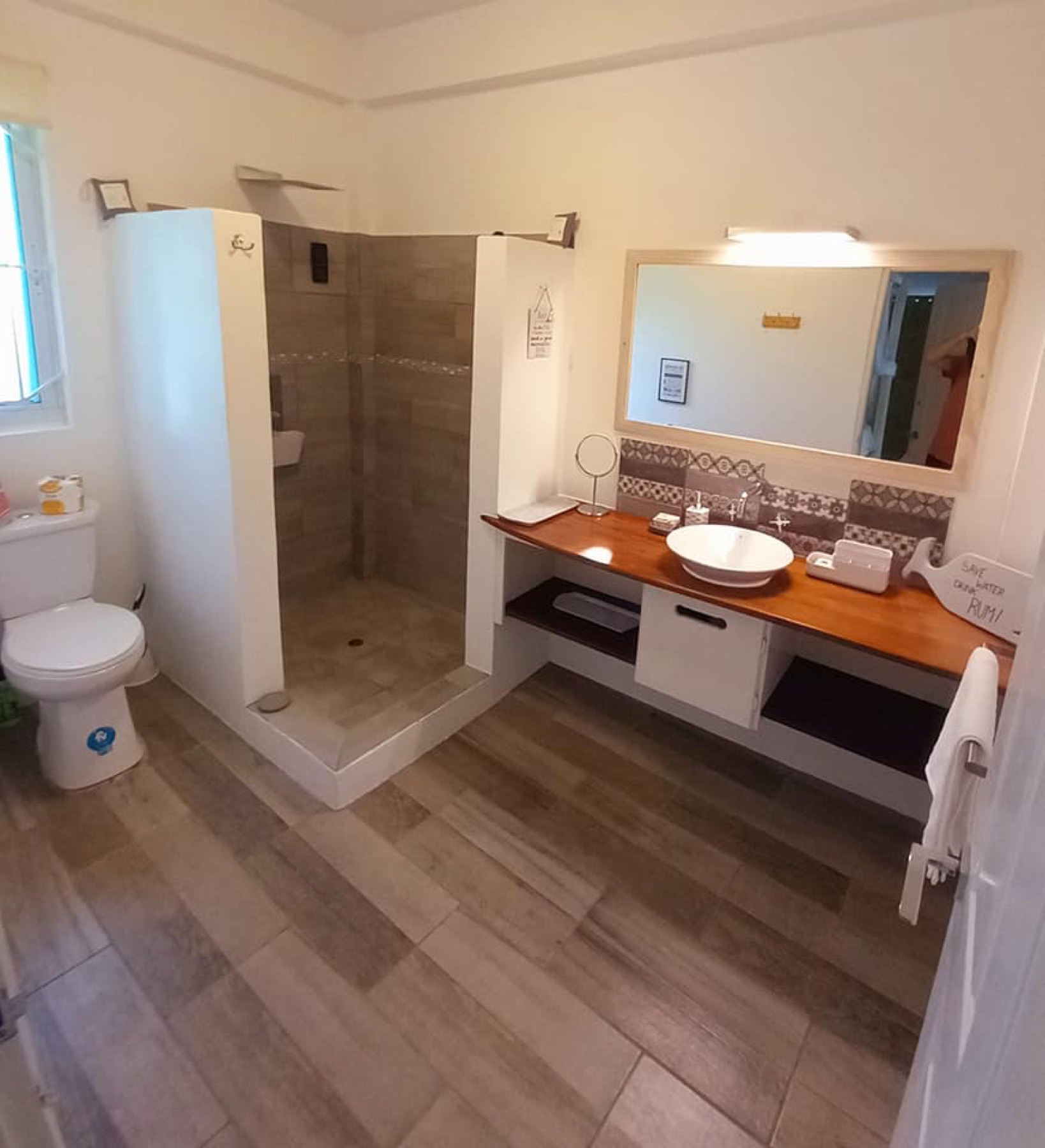 Hummingbird Deck bathroom